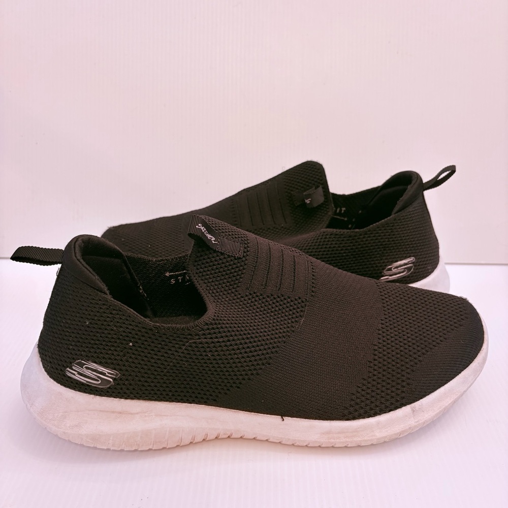 SKETCHERS Black Ultra Flex Slip-On Knit Sneakers - Women's Size 8.5